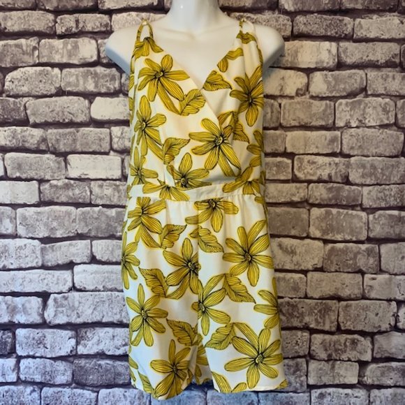 Renn Pants - Renn NWT Floral Romper Size 1X